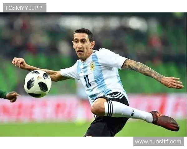 心墙足球球星的传奇之路:从草根到世界顶级球场的奋斗故事 心墙足球球星的传奇之路:从草根到世界顶级球场的奋斗故事