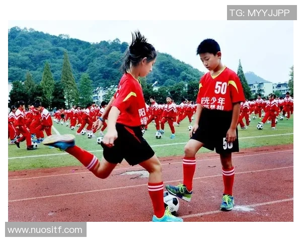 足球操热力全开足球星宝贝闪耀赛场尽显青春与运动风采