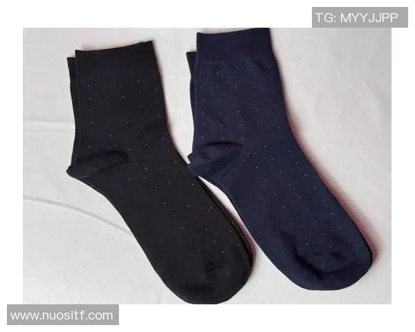 足球球星常穿的两双袜子背后的秘密与流行趋势解析