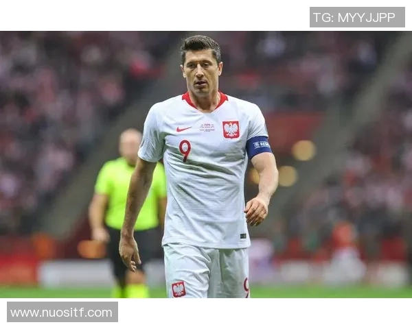 足球球星精神小伙用青春拼搏诠释赛场激情与梦想勇敢追求卓越不畏挑战